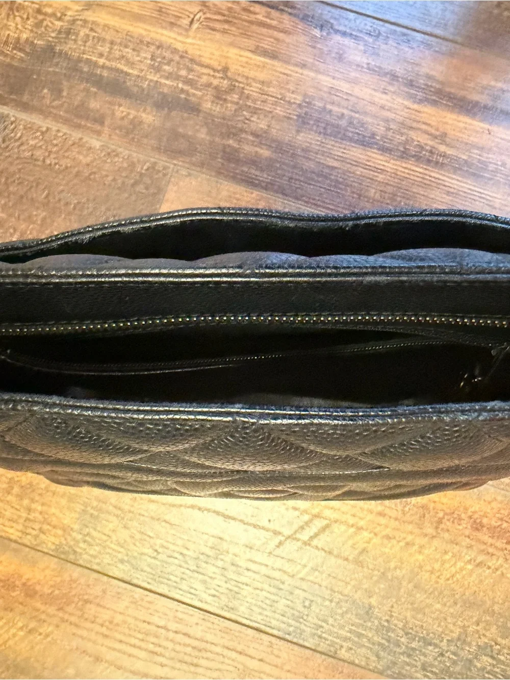 CHANEL Caviar Quilted Medallion Tote bag in black leather. Vintage Y2K Classic